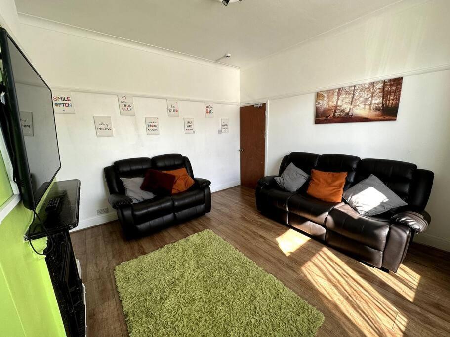 Spacious Holiday Home Near Tube Station - By Starlet Stays Londres Exterior foto